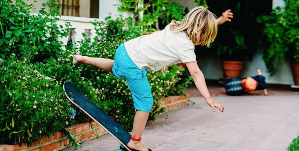 common causes of head injuries in children include skateboarding accidents