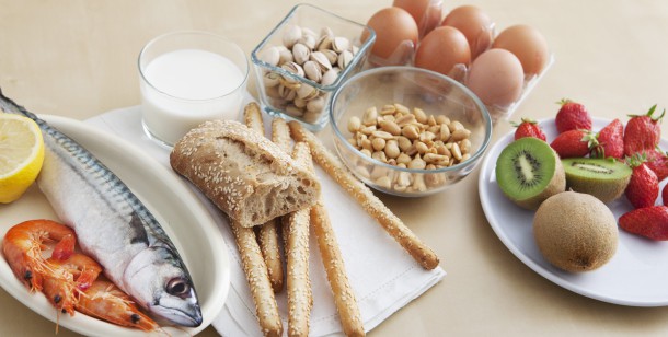 Foods like milk, eggs, peanuts, soy, wheat, fish, shellfish, corn, and seeds may cause mild food allergy symptoms. 